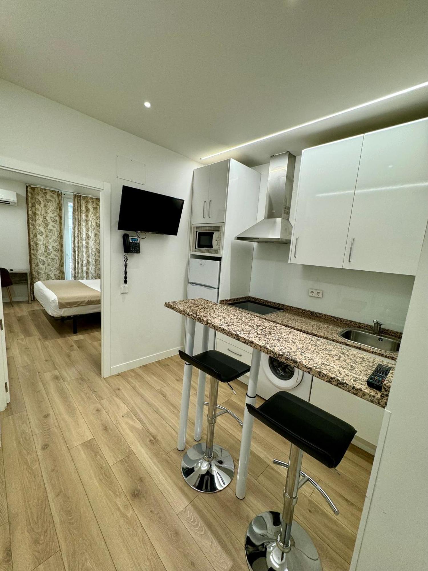 Apartamentos Apolo Мадрид Екстер'єр фото