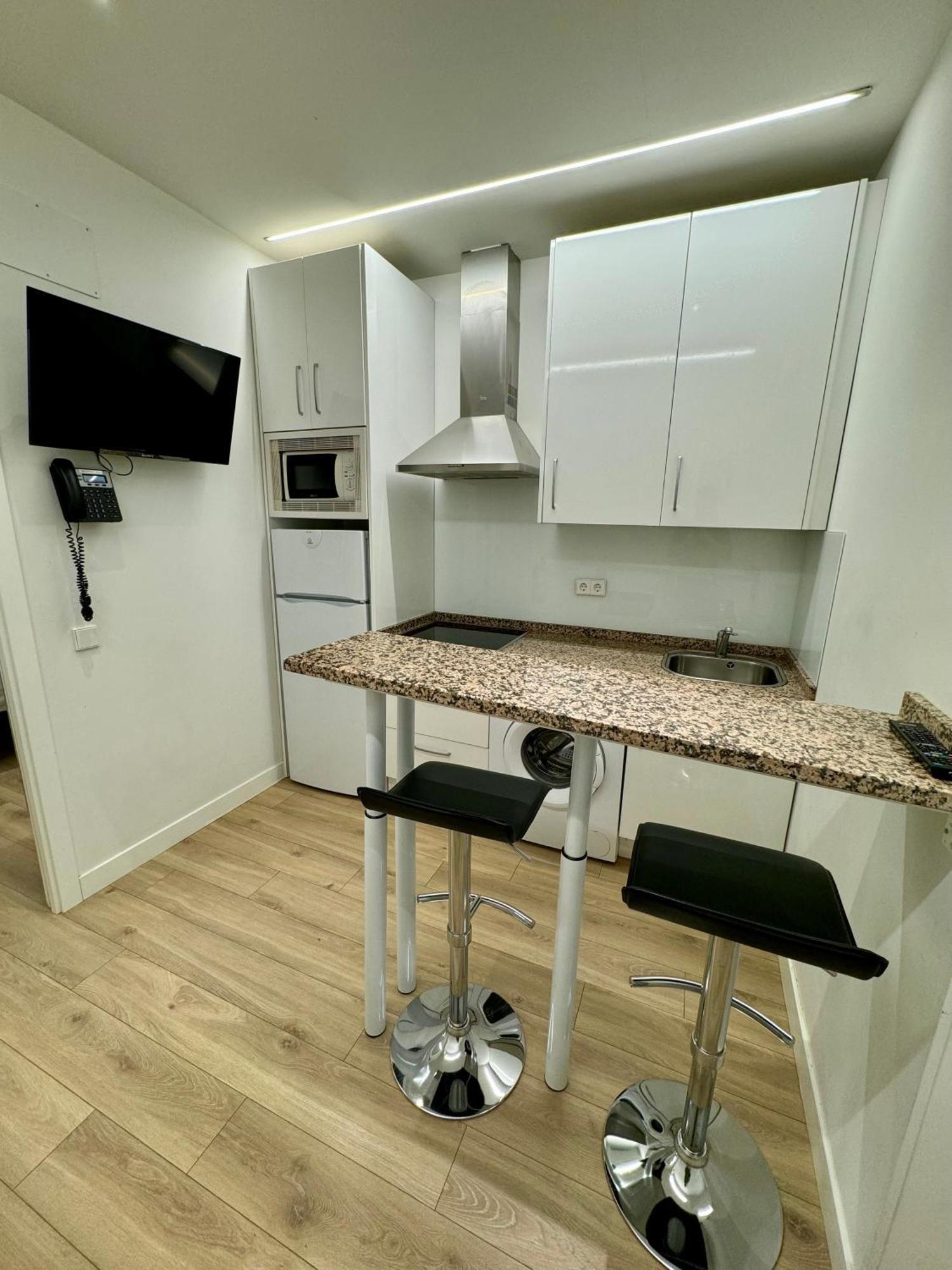 Apartamentos Apolo Мадрид Екстер'єр фото