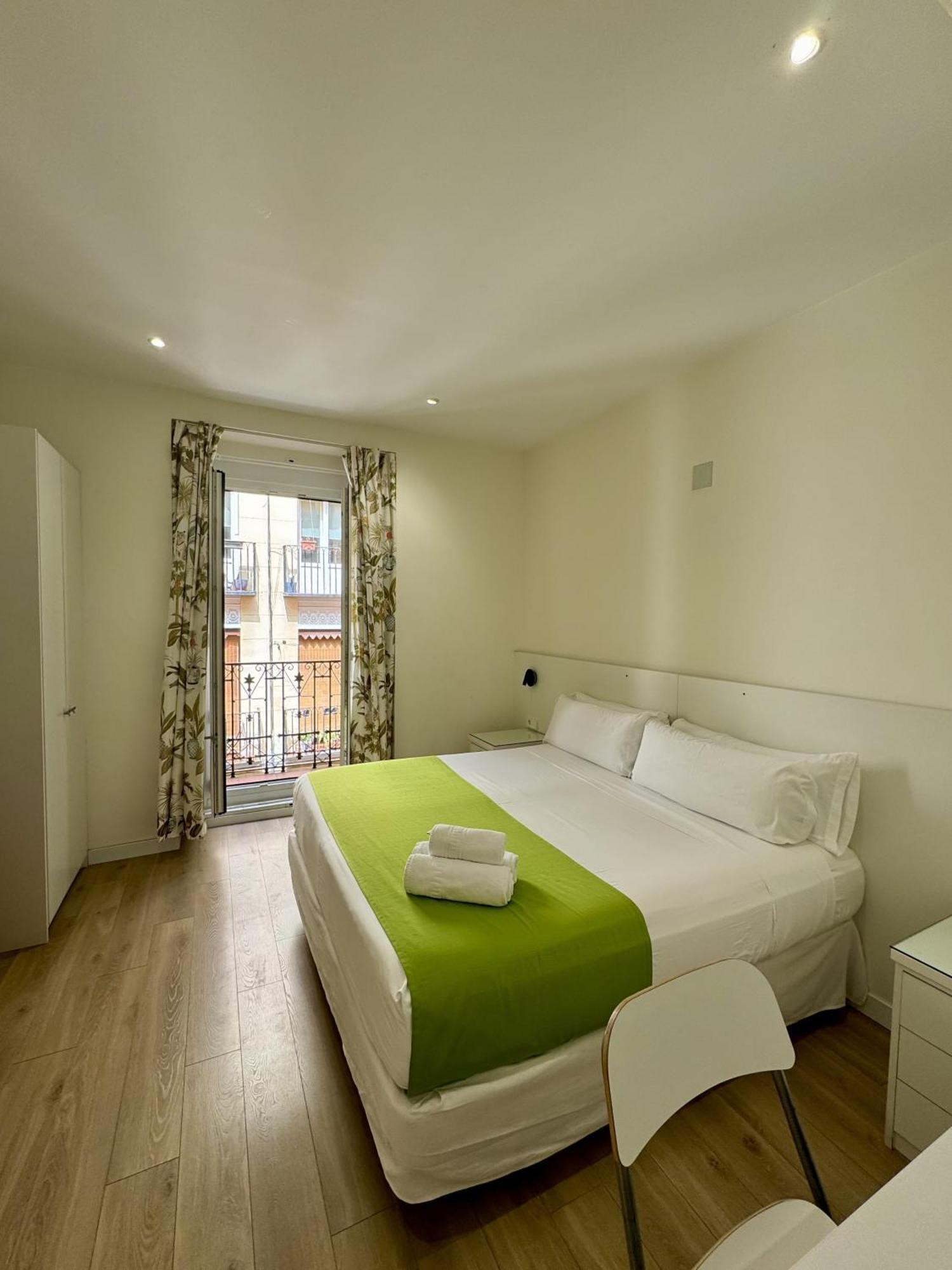 Apartamentos Apolo Мадрид Екстер'єр фото