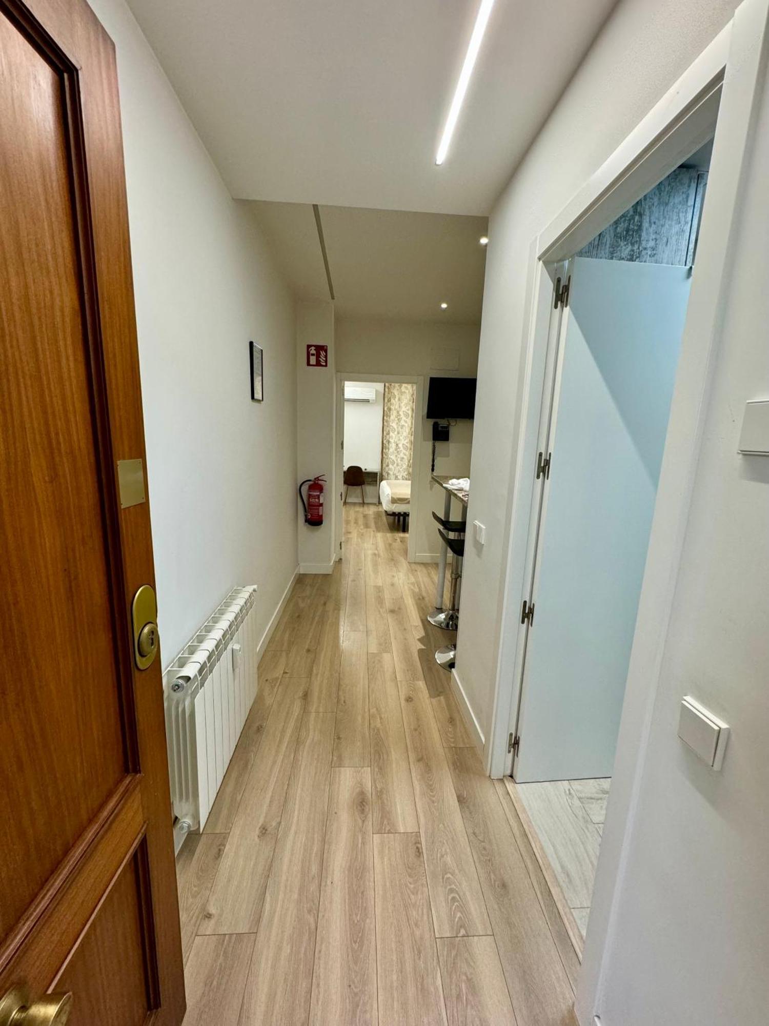 Apartamentos Apolo Мадрид Екстер'єр фото