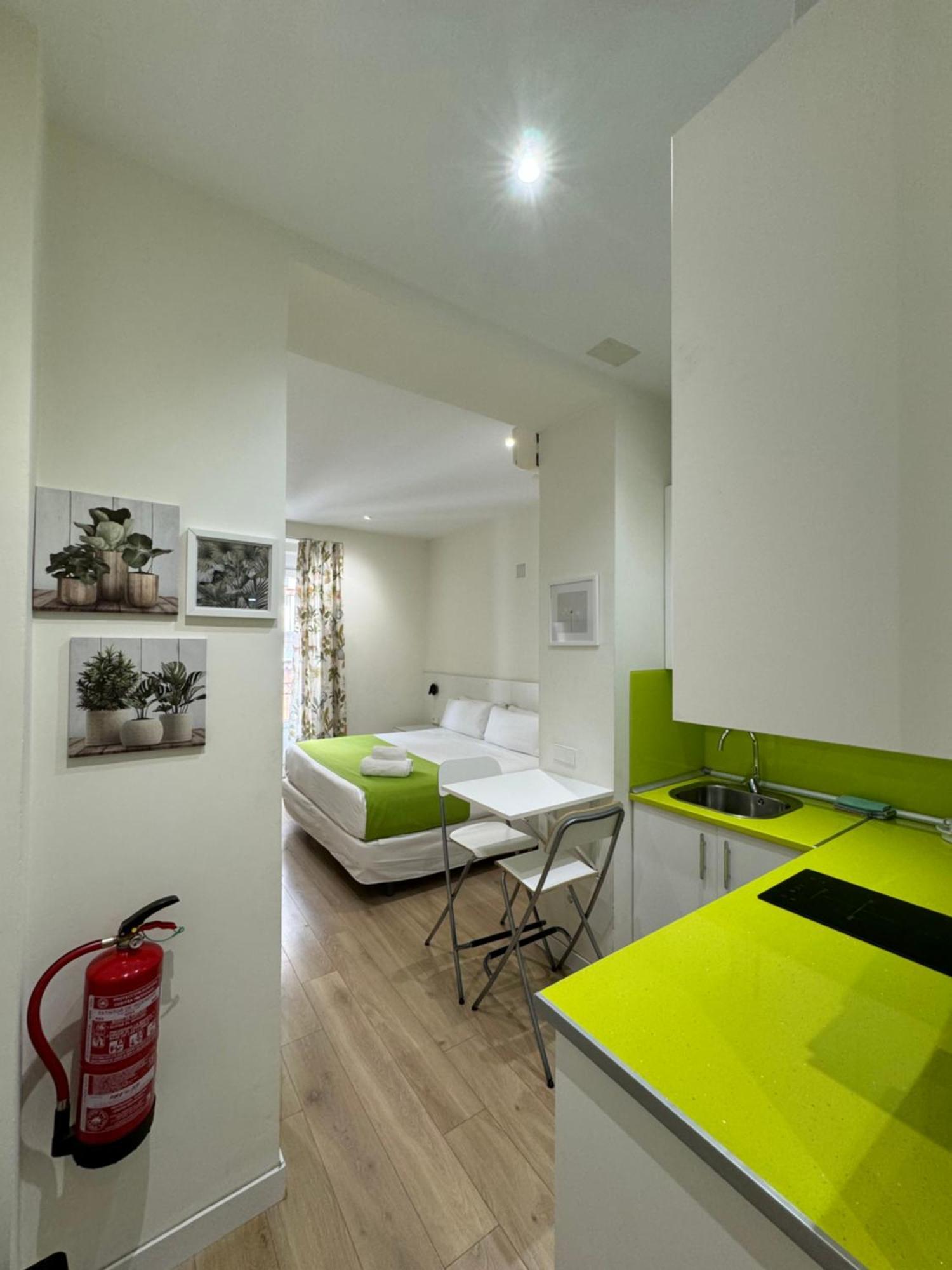 Apartamentos Apolo Мадрид Екстер'єр фото