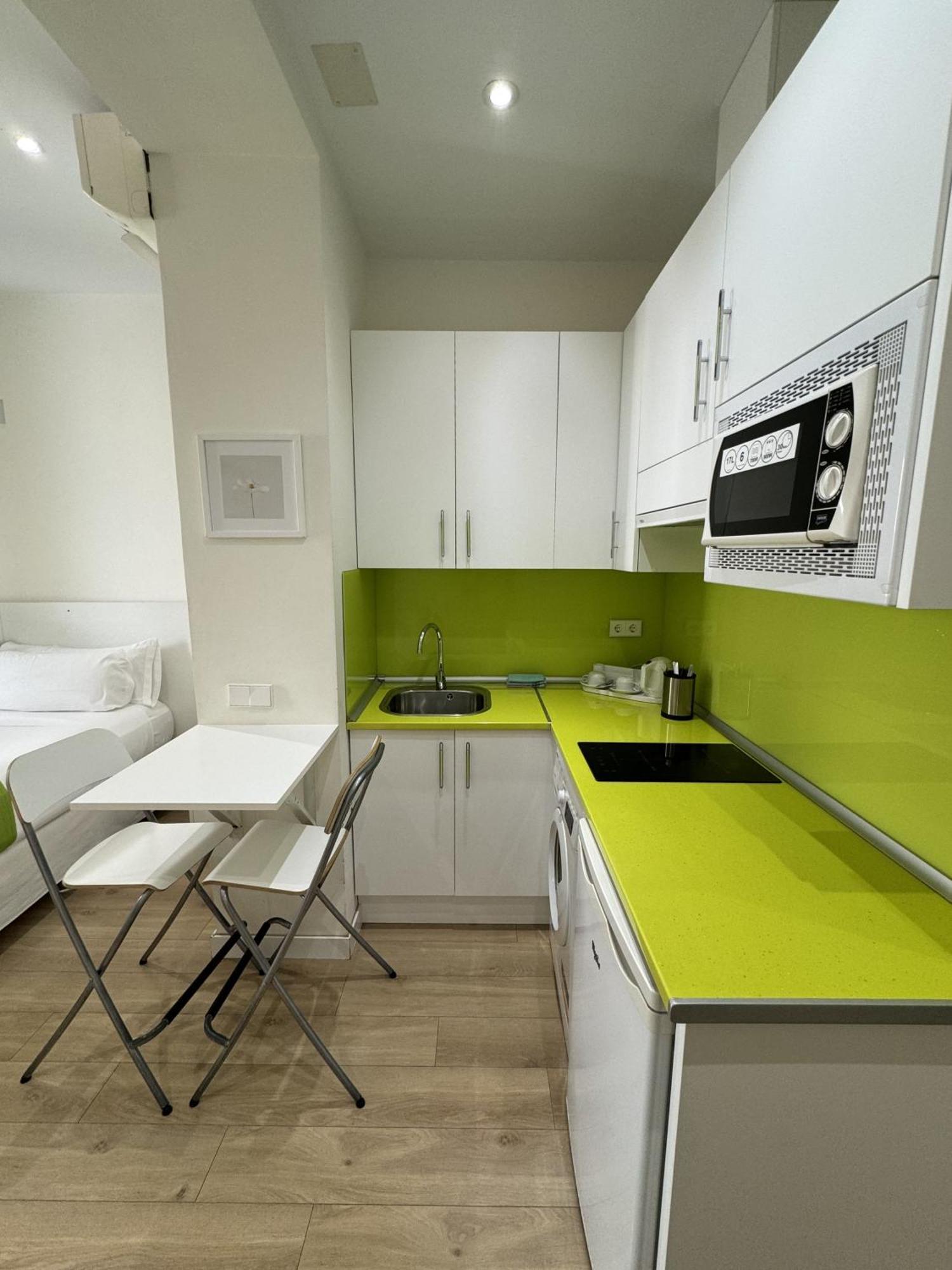 Apartamentos Apolo Мадрид Екстер'єр фото