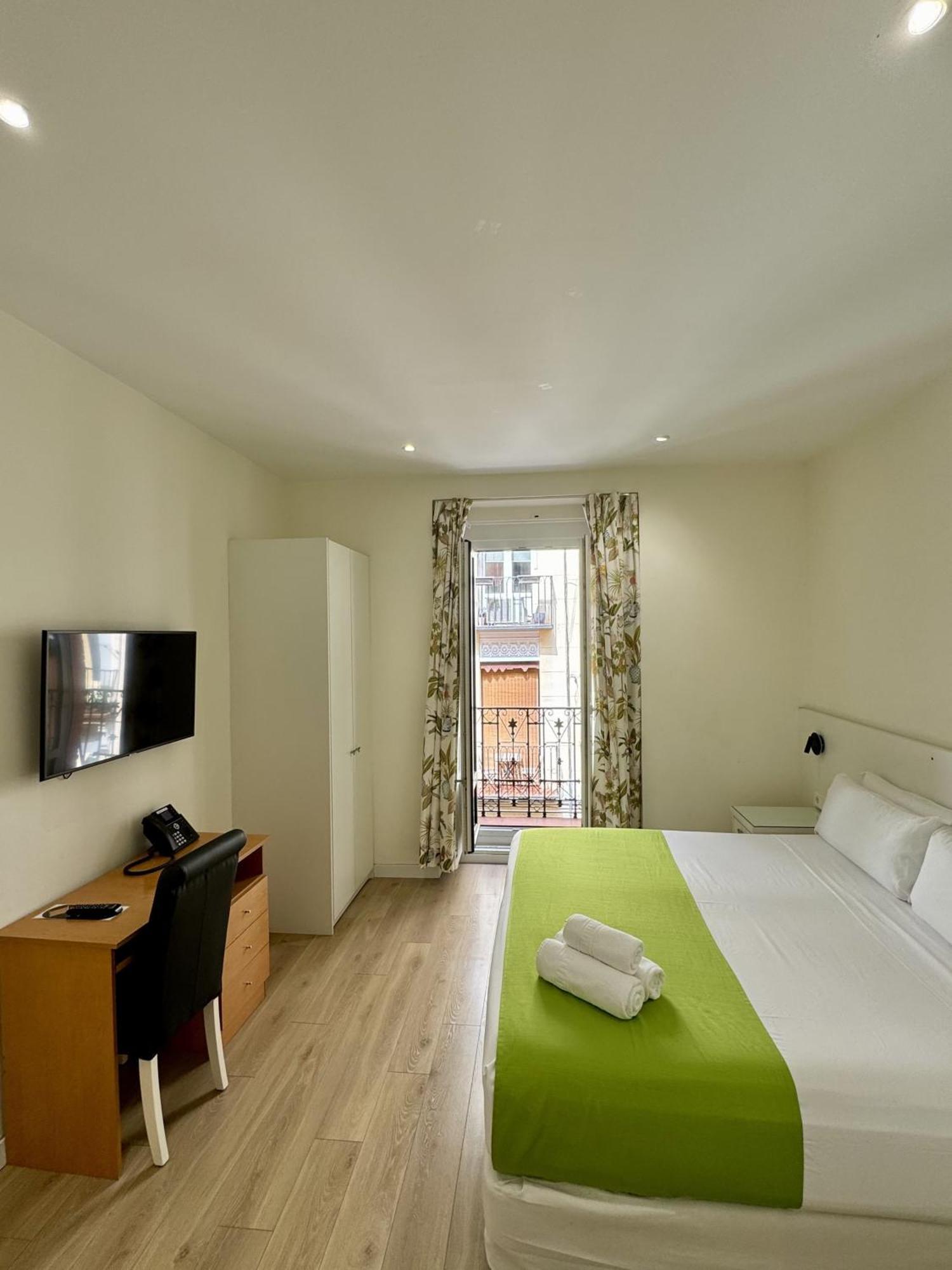 Apartamentos Apolo Мадрид Екстер'єр фото