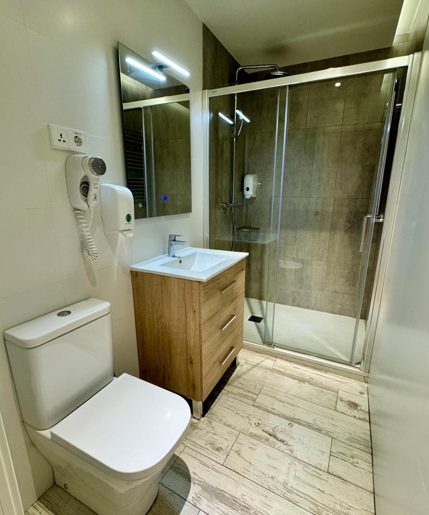 Apartamentos Apolo Мадрид Екстер'єр фото