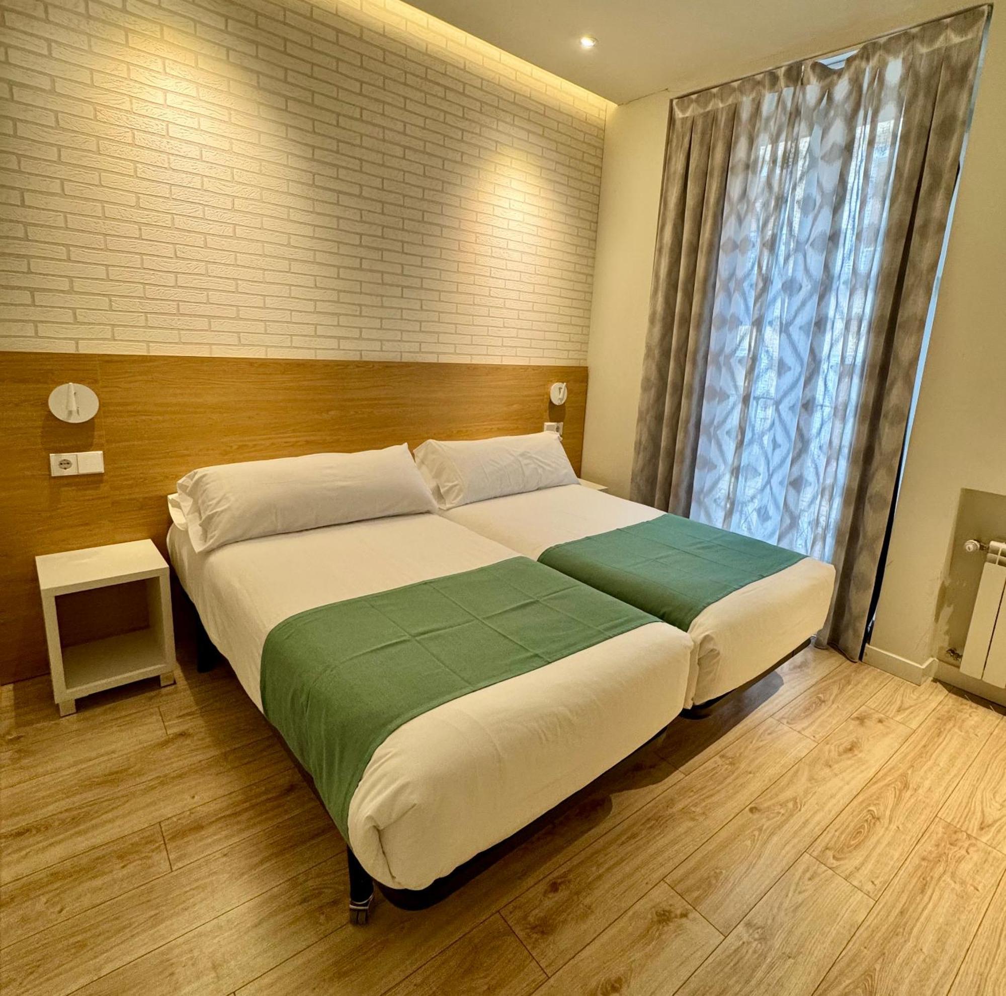 Apartamentos Apolo Мадрид Екстер'єр фото