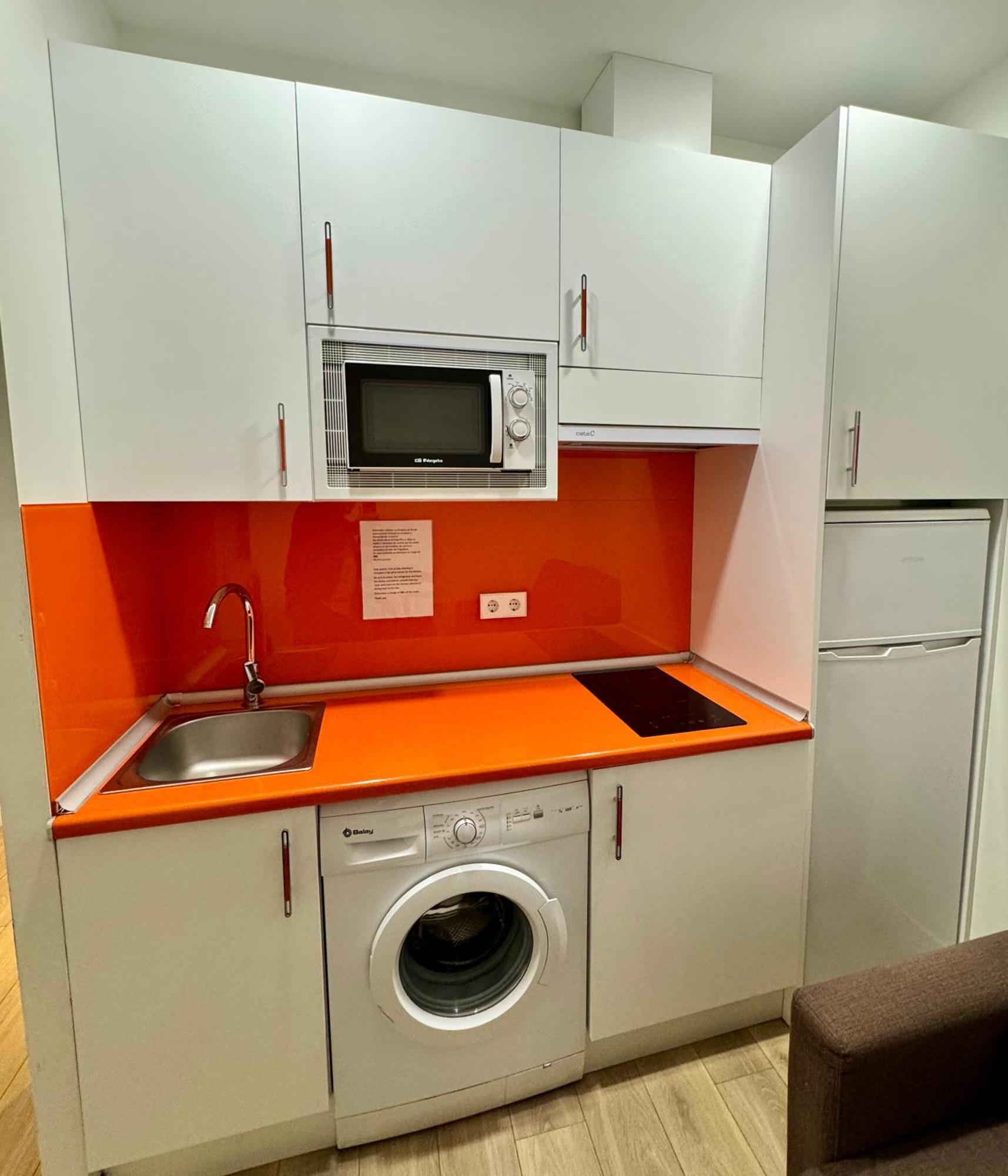 Apartamentos Apolo Мадрид Екстер'єр фото