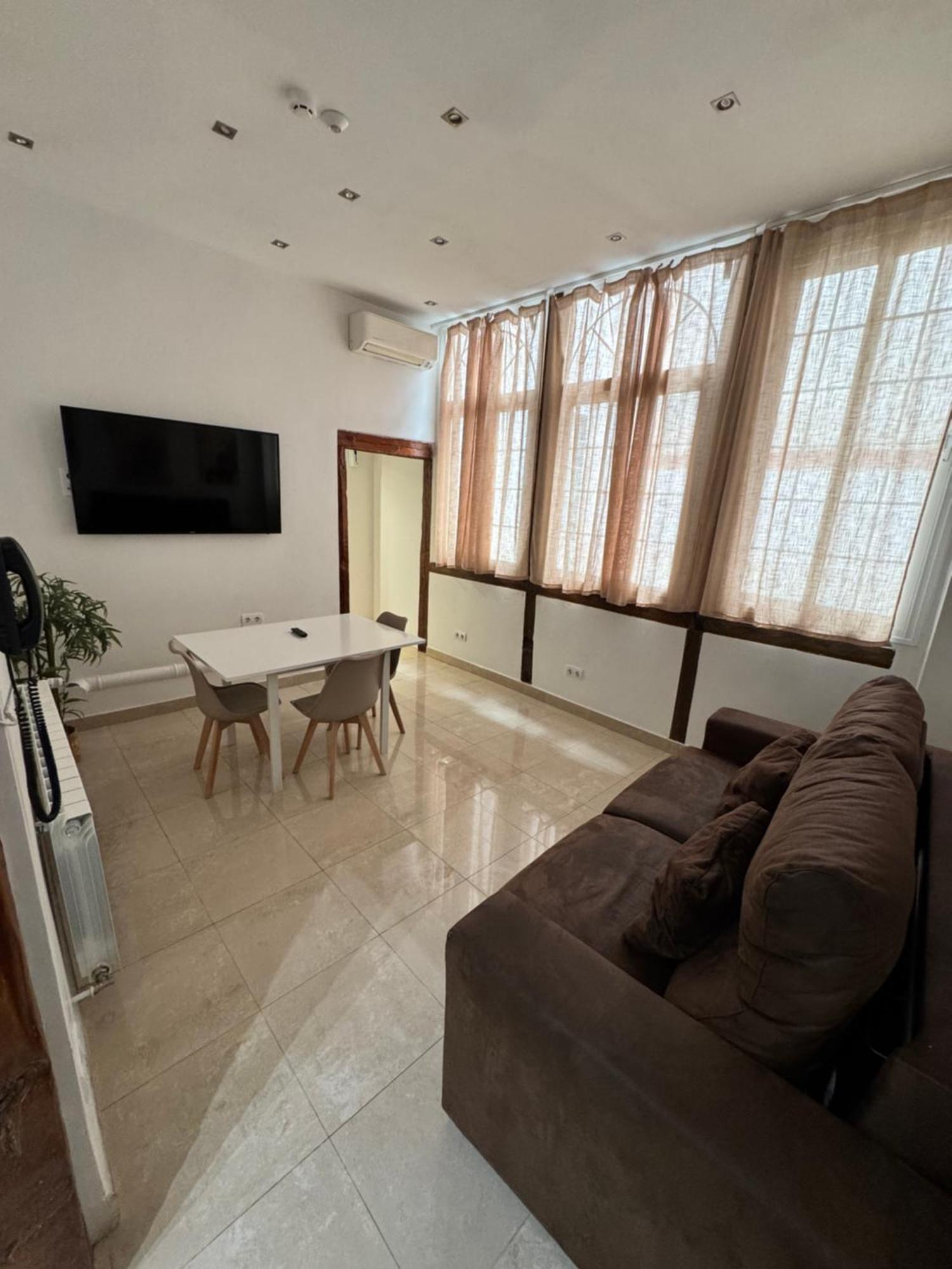 Apartamentos Apolo Мадрид Екстер'єр фото