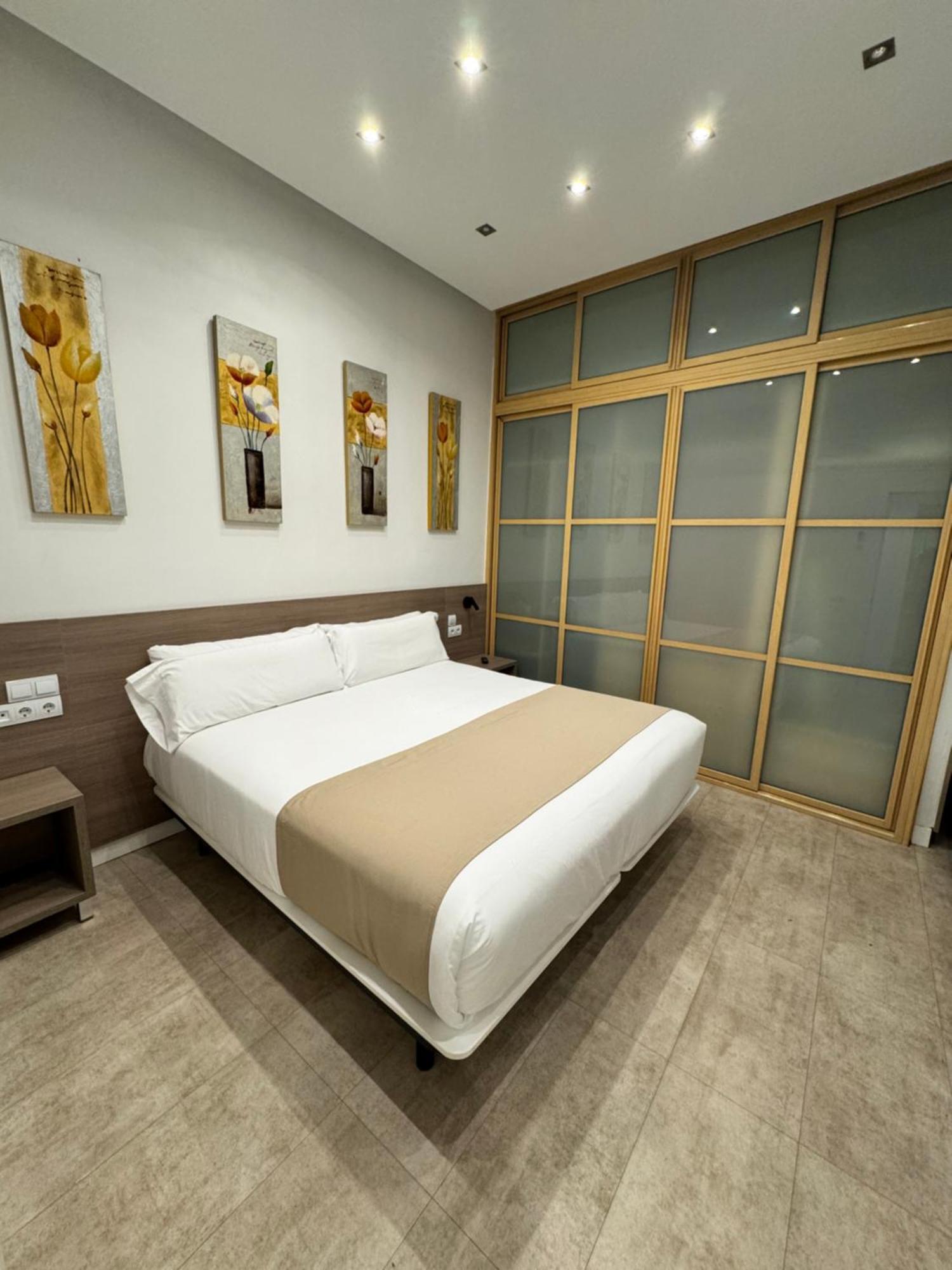 Apartamentos Apolo Мадрид Екстер'єр фото