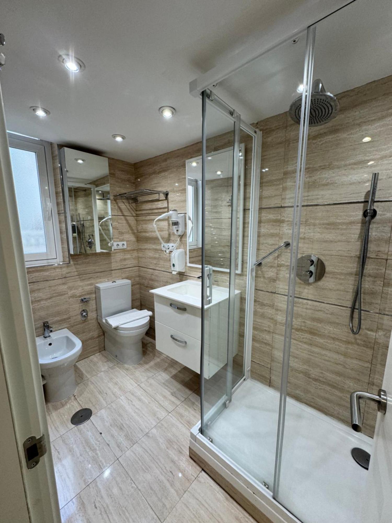 Apartamentos Apolo Мадрид Екстер'єр фото