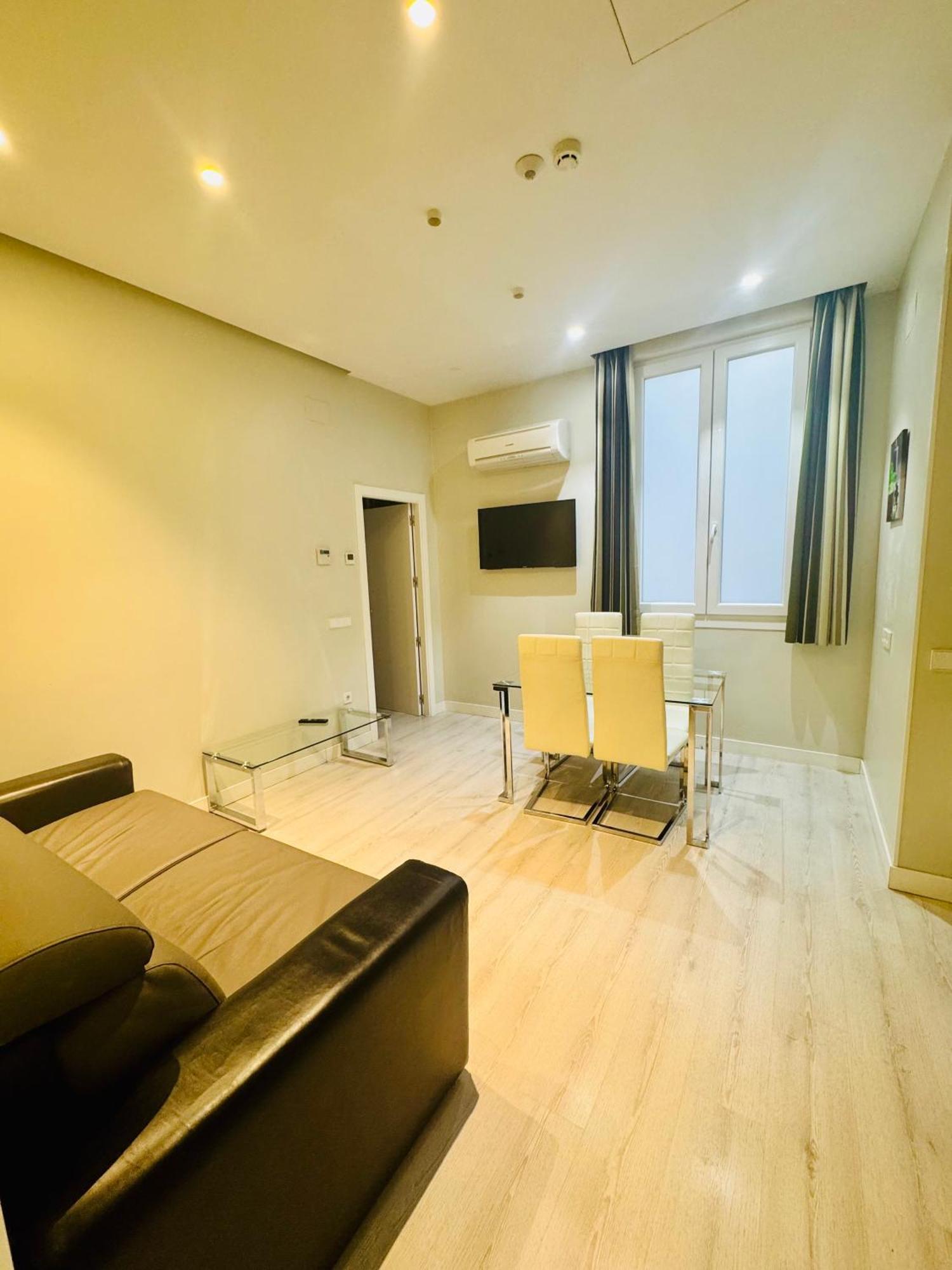 Apartamentos Apolo Мадрид Екстер'єр фото