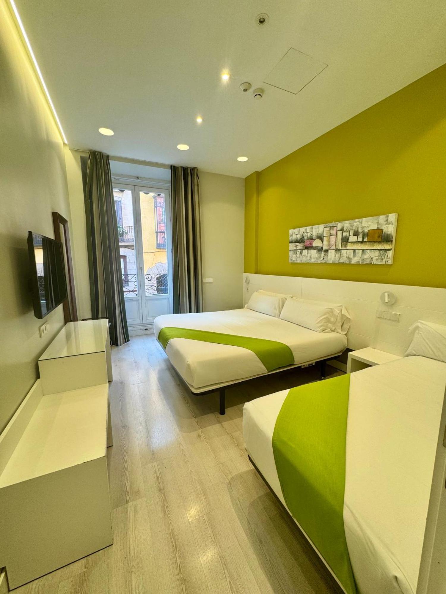 Apartamentos Apolo Мадрид Екстер'єр фото