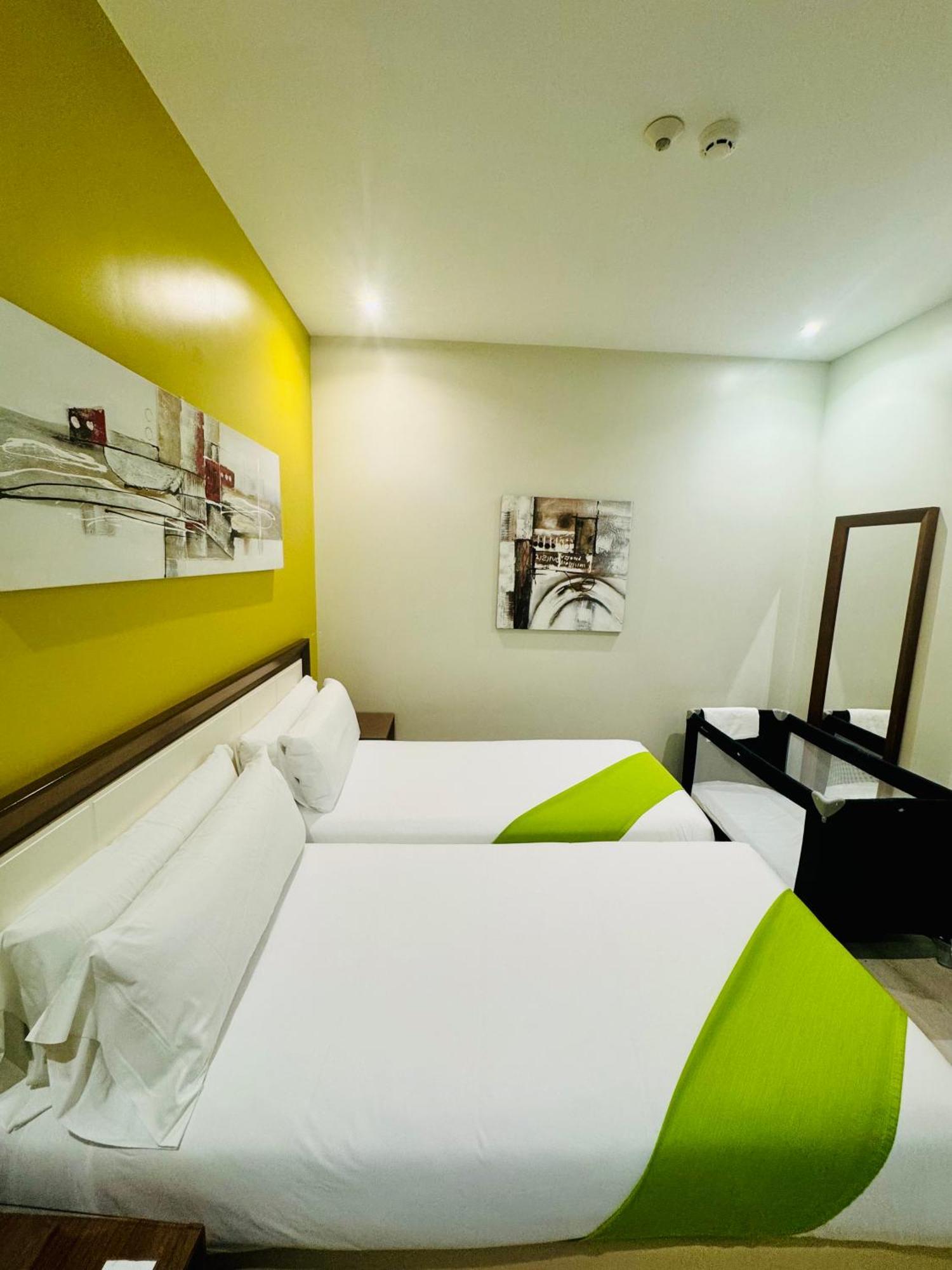 Apartamentos Apolo Мадрид Екстер'єр фото