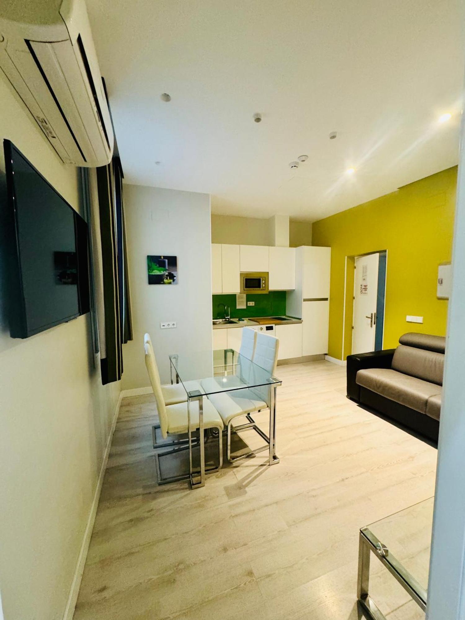Apartamentos Apolo Мадрид Екстер'єр фото