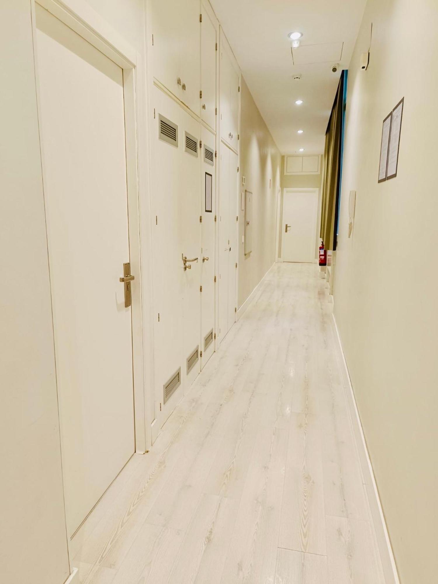 Apartamentos Apolo Мадрид Екстер'єр фото