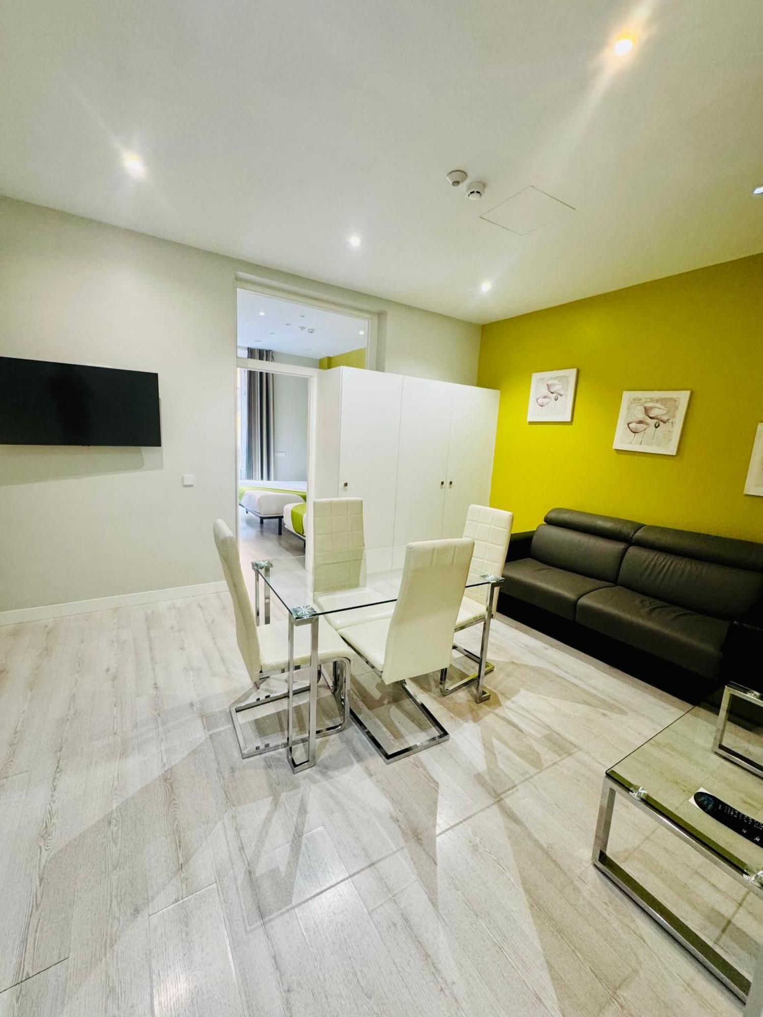 Apartamentos Apolo Мадрид Екстер'єр фото