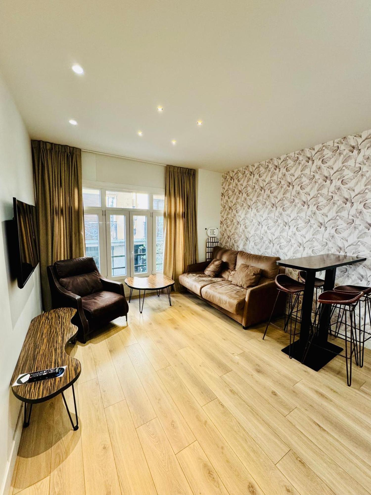 Apartamentos Apolo Мадрид Екстер'єр фото