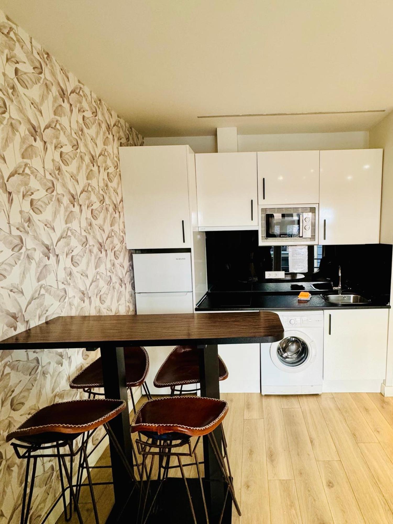 Apartamentos Apolo Мадрид Екстер'єр фото