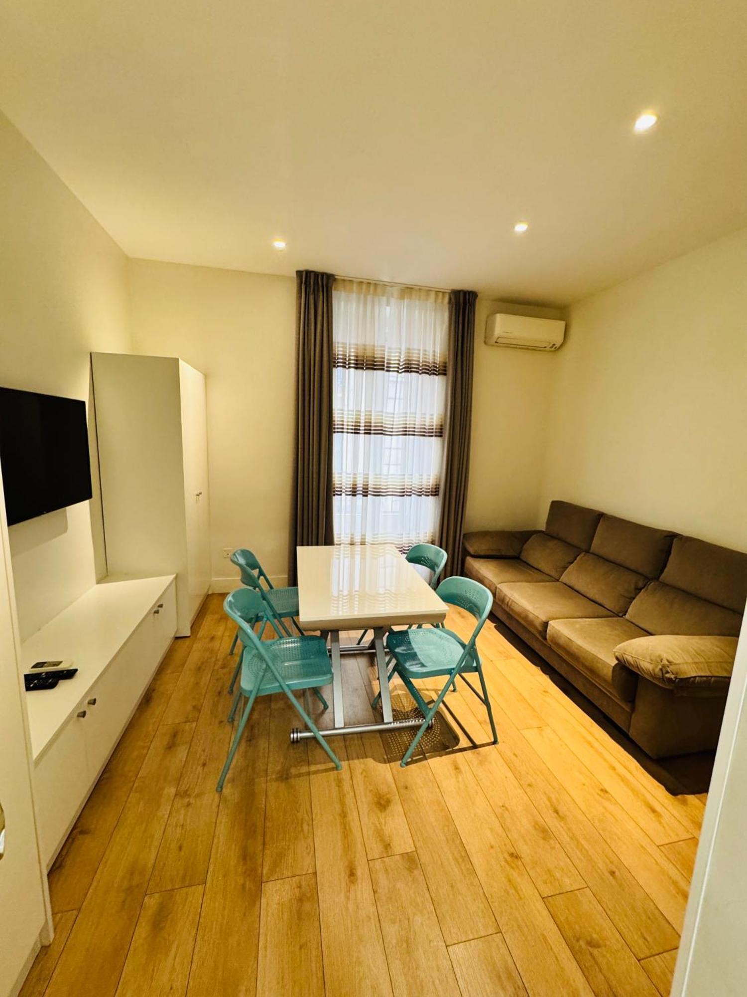 Apartamentos Apolo Мадрид Екстер'єр фото