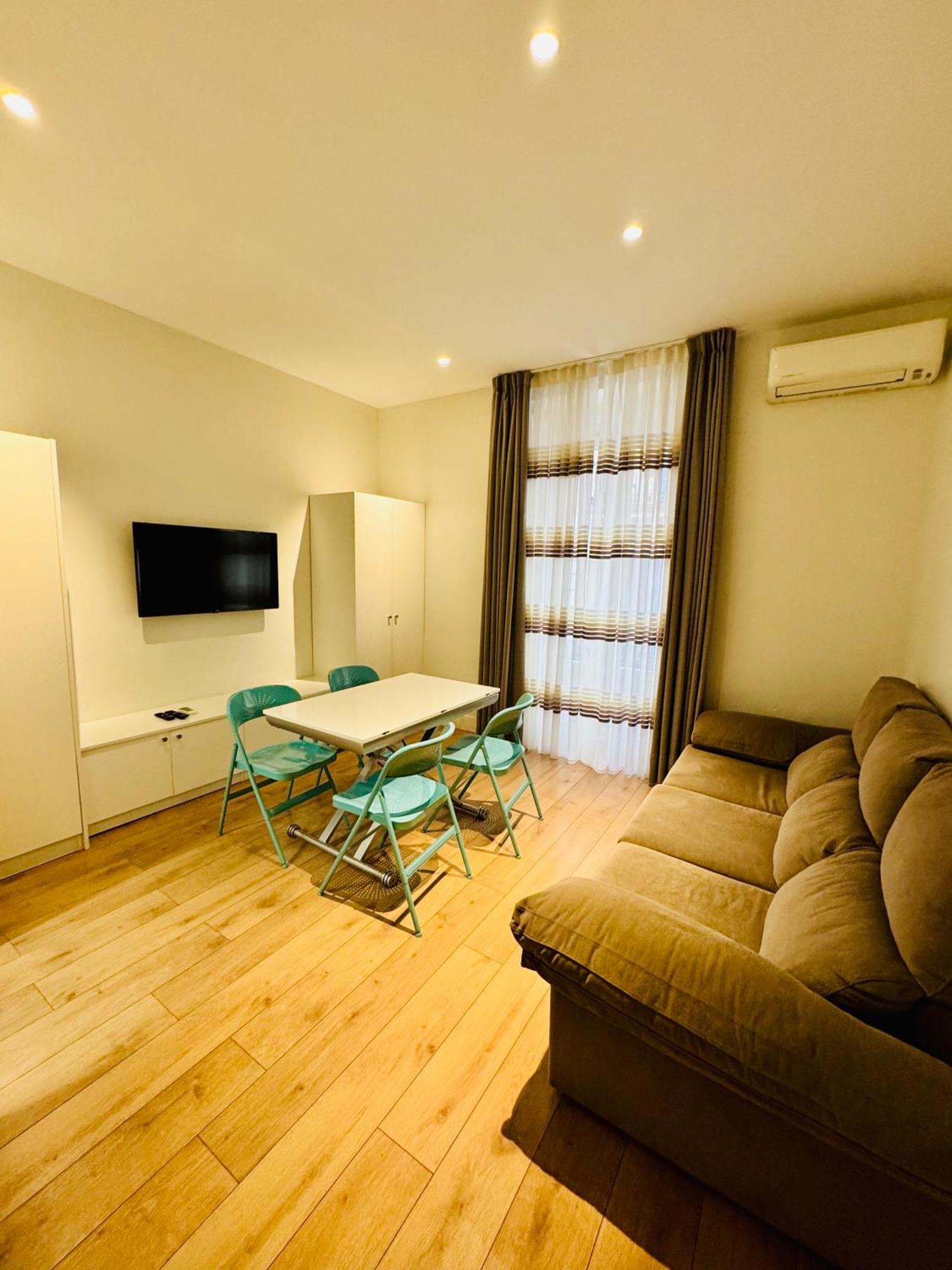 Apartamentos Apolo Мадрид Екстер'єр фото